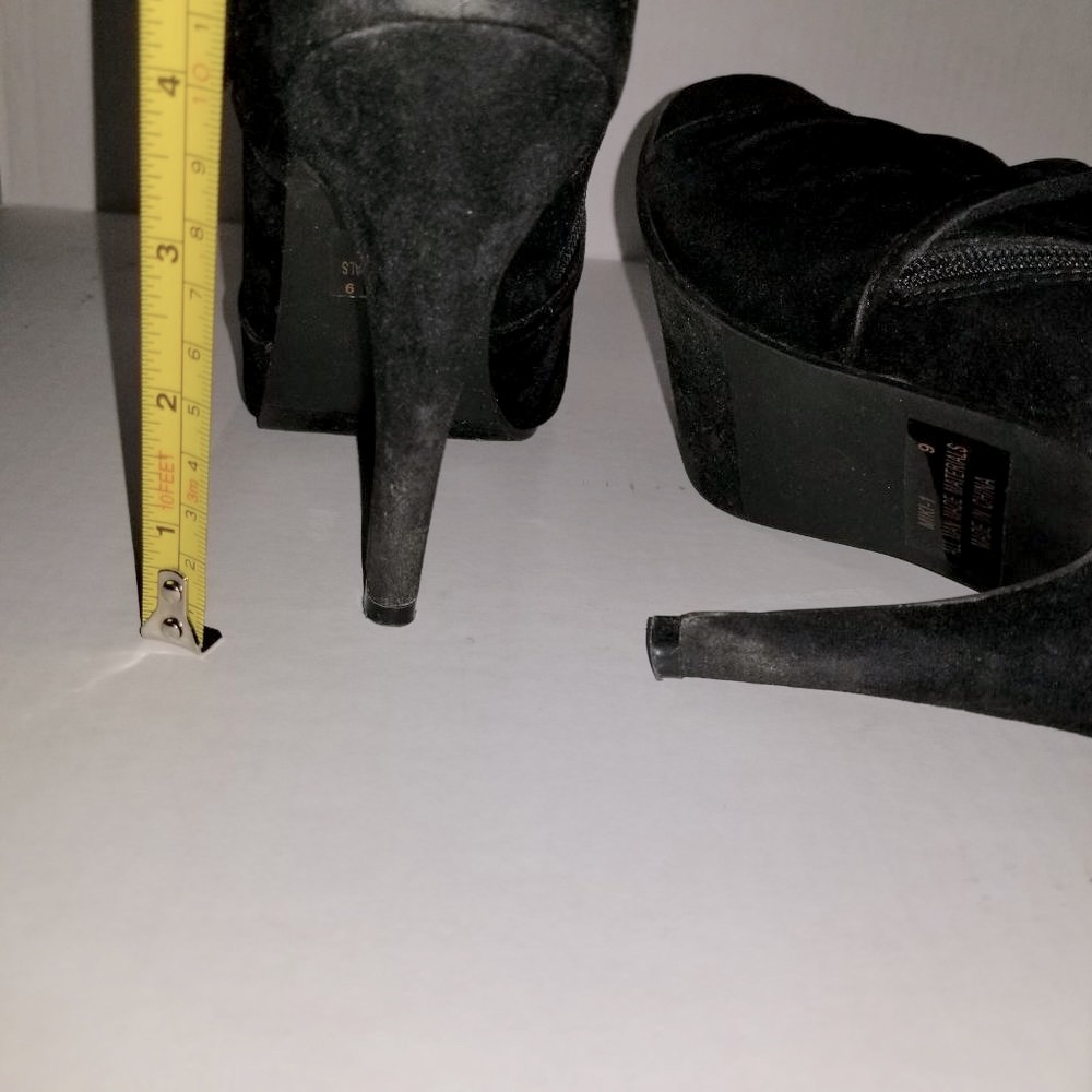 🌸CHERISH Black Heels - Picture 7 of 8
